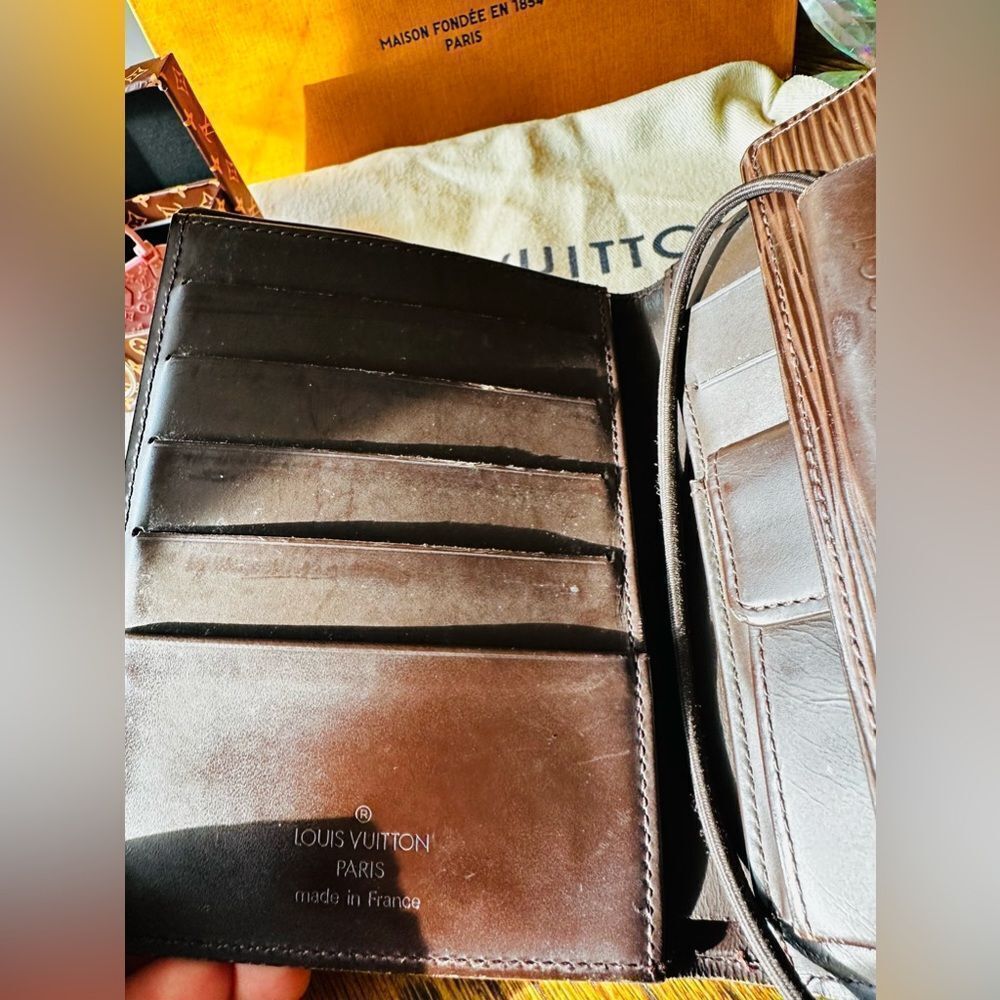 Louis Vuitton Bundle! Brown Epi leather Wallet, Bag, Dustbag, Fashion Keychain - Picture 9 of 12